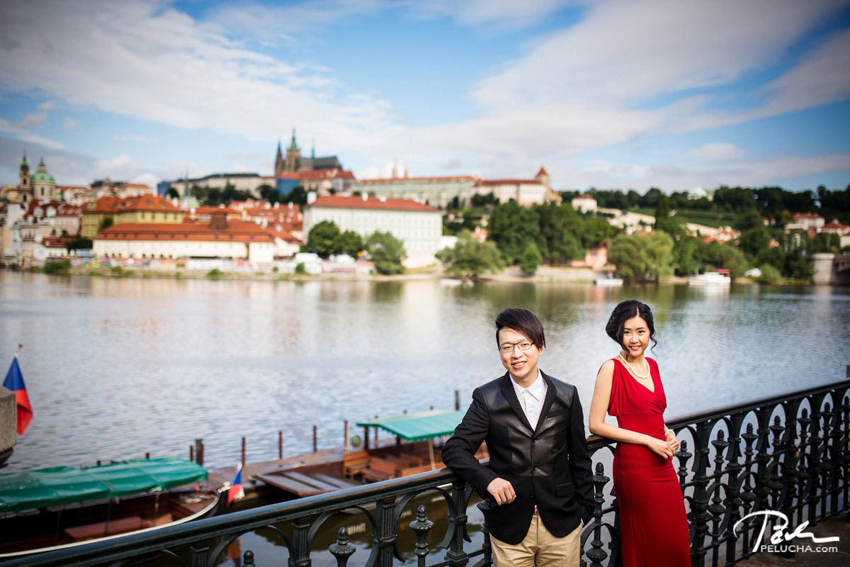 engagement photo by river Vltava