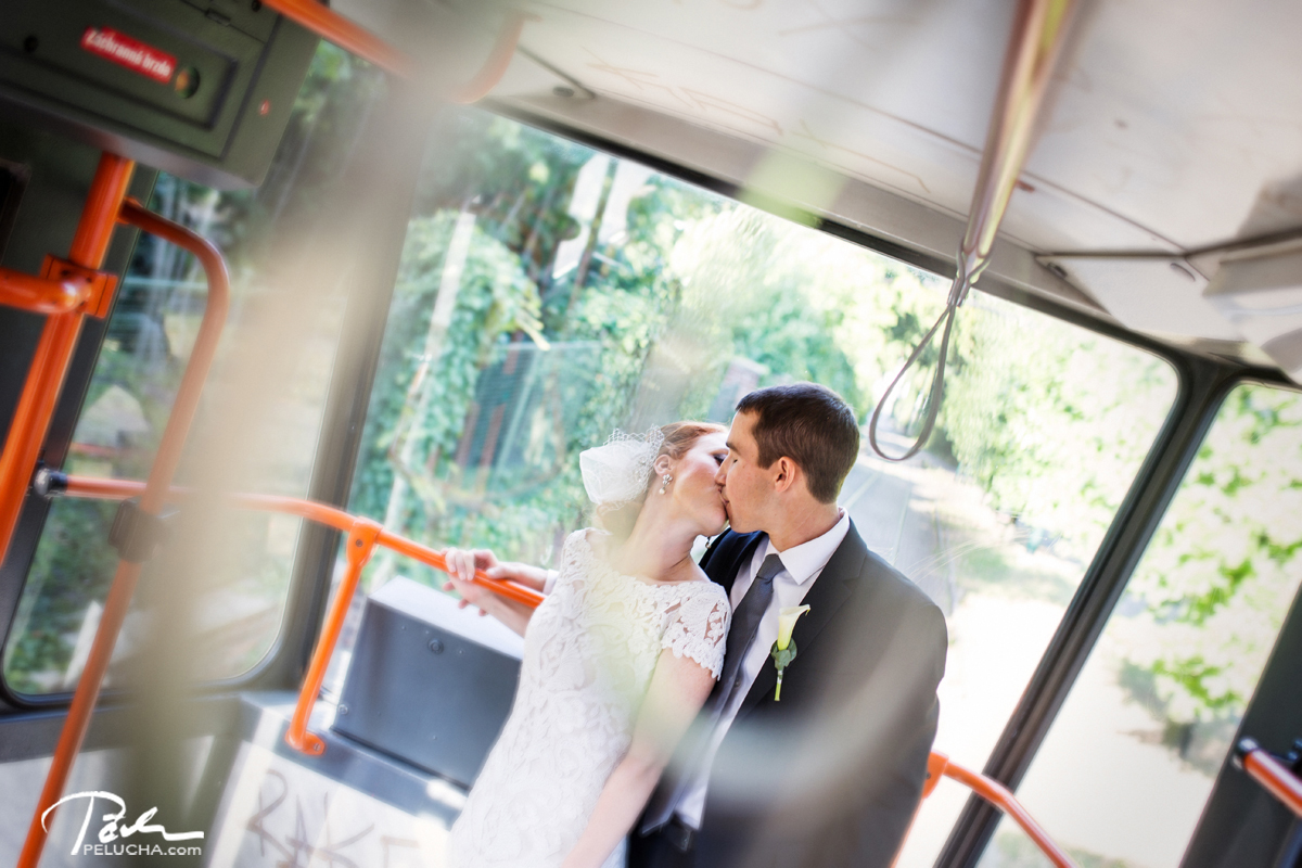 wedding photo prague tram