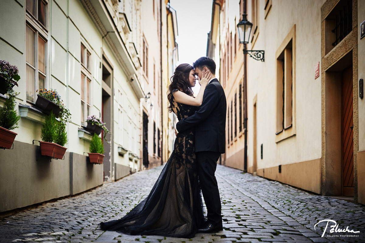 Pre-wedding session in Prague
